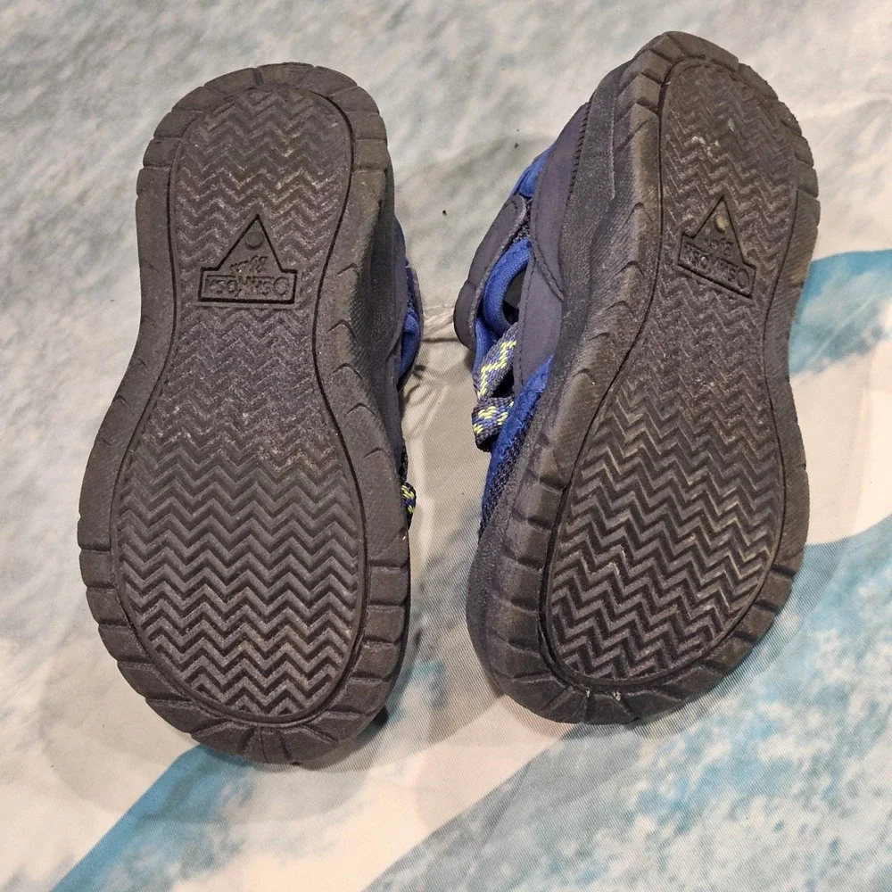 OshKosh Toddler Boys Water Sandals Size 8 Closed Toe Blue Green Outdoor Shoes